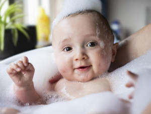 Phương pháp tắm cho trẻ bị bệnh viêm da cơ địa